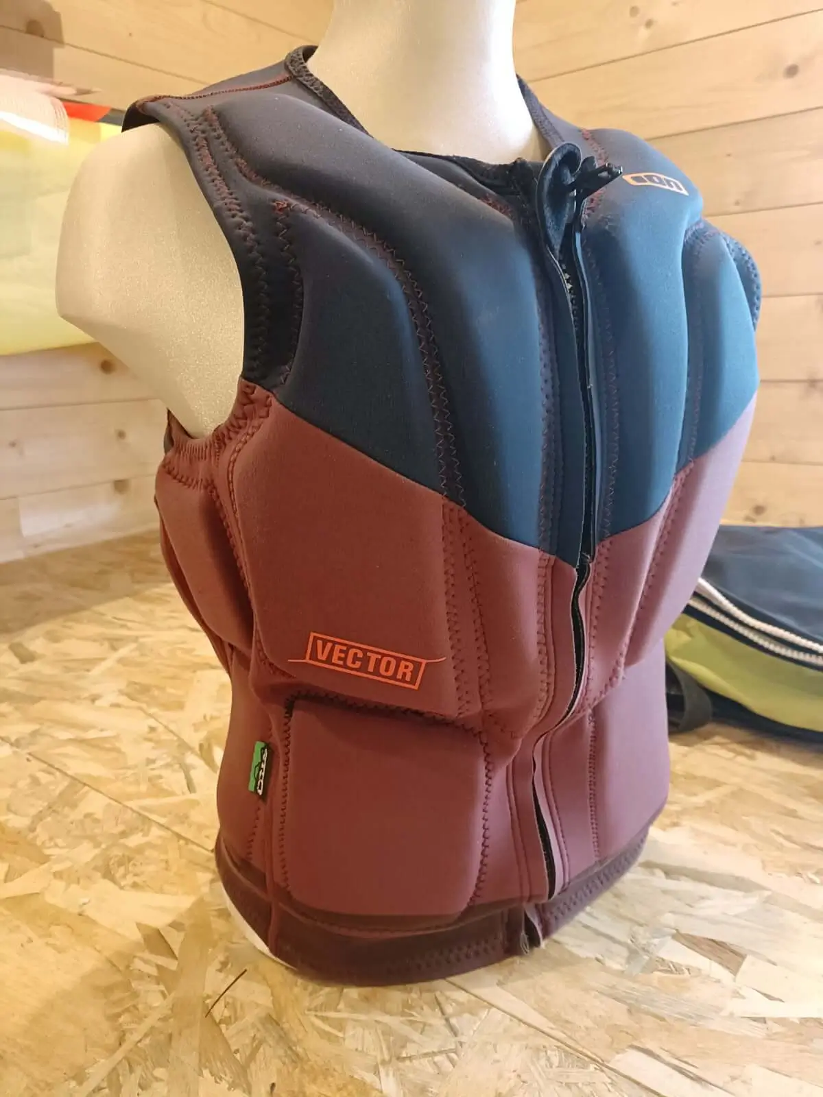 Ajout de mousse ventre sur veste d'impact - Après